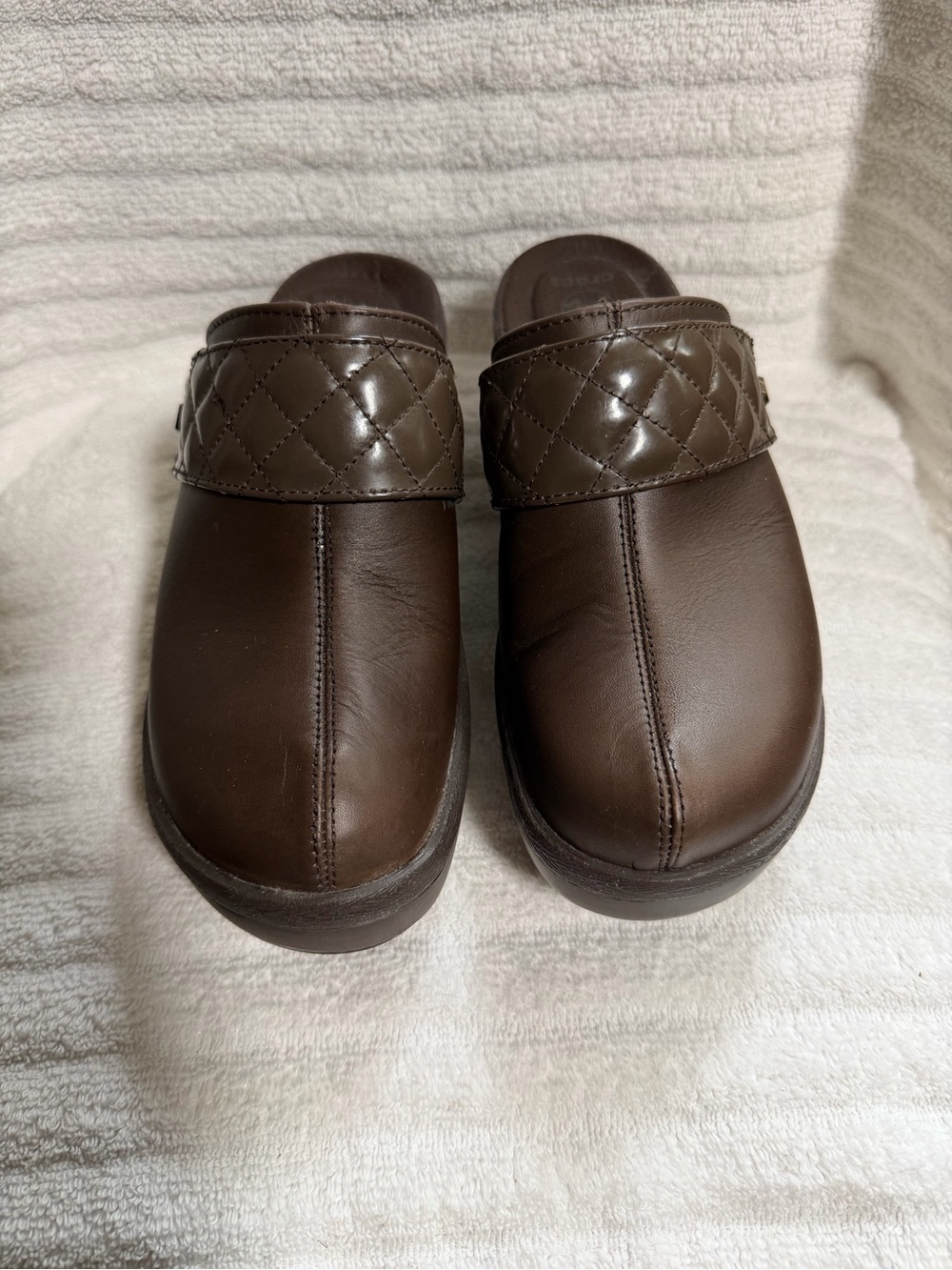 Crocs Women Cobbler Patent Leather Quilted Strap Clogs Brown Size 8